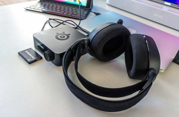 Обзор SteelSeries Arctis Pro Wireless: дорогие беспроводные наушники с базой