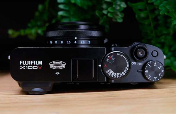 Обзор Fujifilm X100V: фотокамера получила новый объектив и наклонный экран