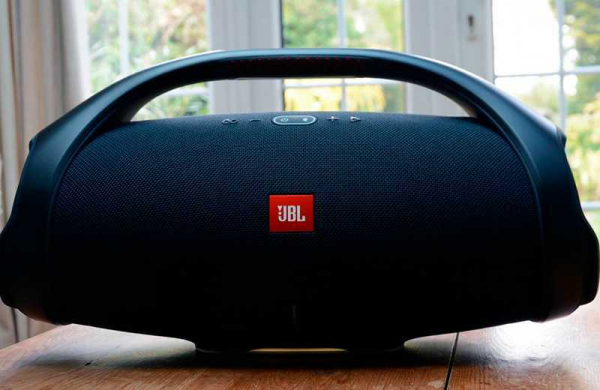 Обзор JBL Boombox 2: обновлённая колонка с мощным звуком в знакомом дизайне