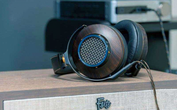 Обзор Klipsch Heritage HP-3 — Элитные наушники звучат как рупор, выглядят как машина времени