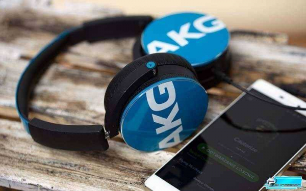 Яркие AKG Y50 – Обзор наушников для молодежи