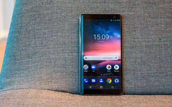 Флагман Nokia 8 Sirocco — Обзор неудобного смартфона с рамой из стали