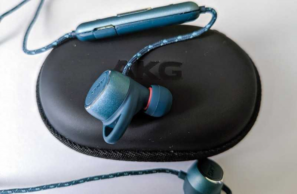 Обзор AKG N200: золотая середина bluetooth-наушников