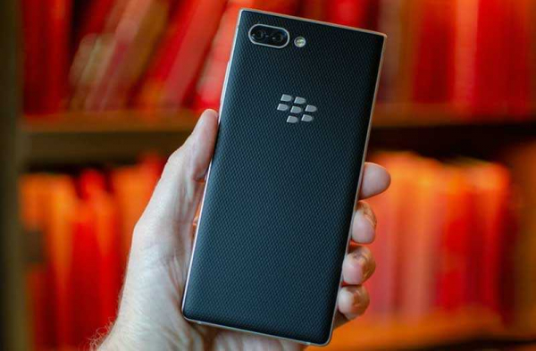 Обзор BlackBerry Key2: дайте шанс физической клавиатуре