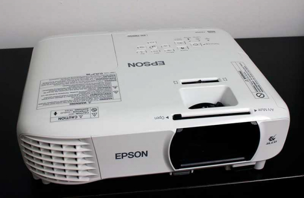 Обзор проектора Epson EH-TW650: большой экран за меньшие деньги