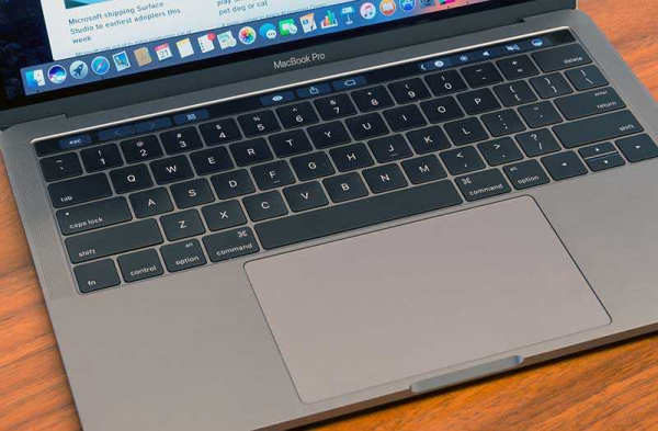 Обзор Apple MacBook Pro 13 с тачбаром — красивого и несовершенного ноутбука