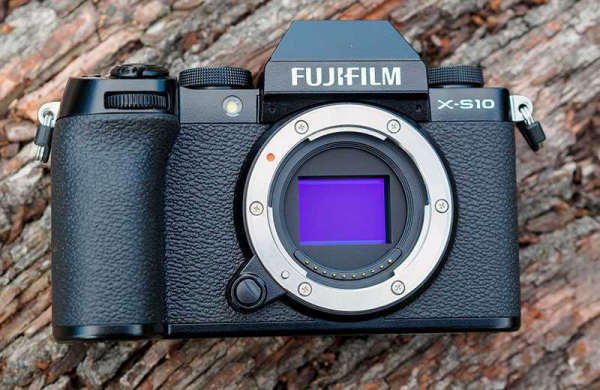 Обзор Fujifilm X-S10: маленькой камеры с большими преимуществами