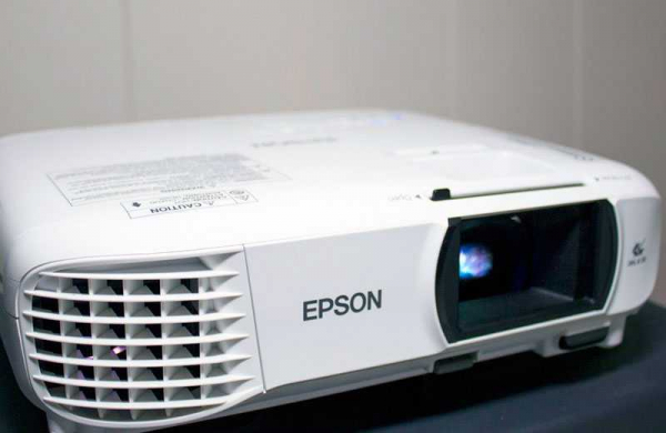 Обзор проектора Epson EH-TW650: большой экран за меньшие деньги