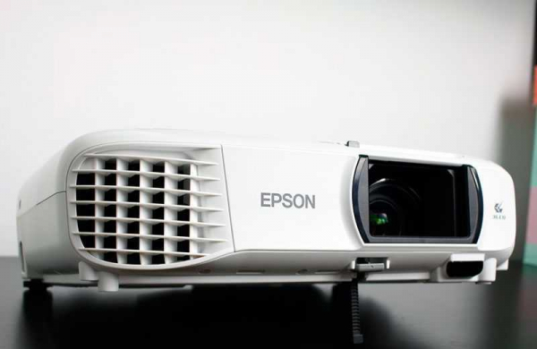 Обзор проектора Epson EH-TW650: большой экран за меньшие деньги