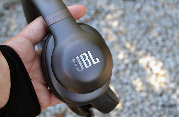 Обзор JBL Everest 710: беспроводных наушников с надувом