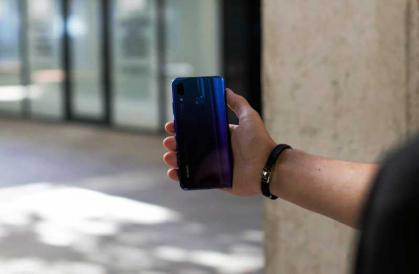 Обзор телефона Huawei Nova 3 отличного со всех сторон